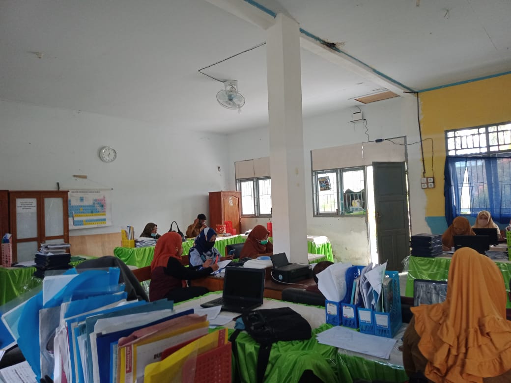 Peserta rapat lainnya Guru dan tenaga kependidikan 