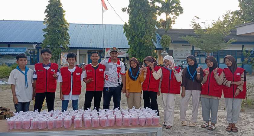 Ekstrakurikuler Sekolah SMP Negeri 1 Malunda Gelar Kegiatan Berbagi Takjil untuk Sesama di Bulan Suci Ramadhan